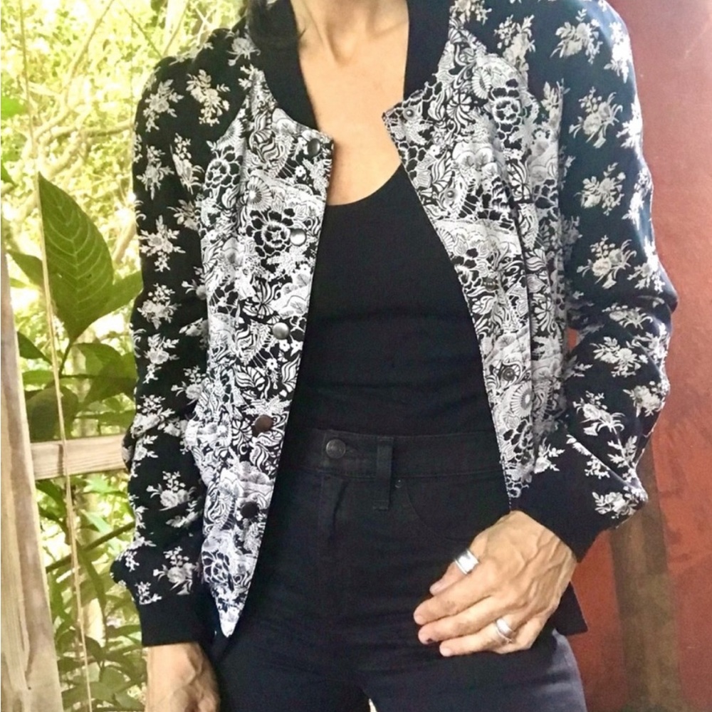 Free People Bomber Jacket Floral Size M Snap Button Pockets Feminine Boho Retro
